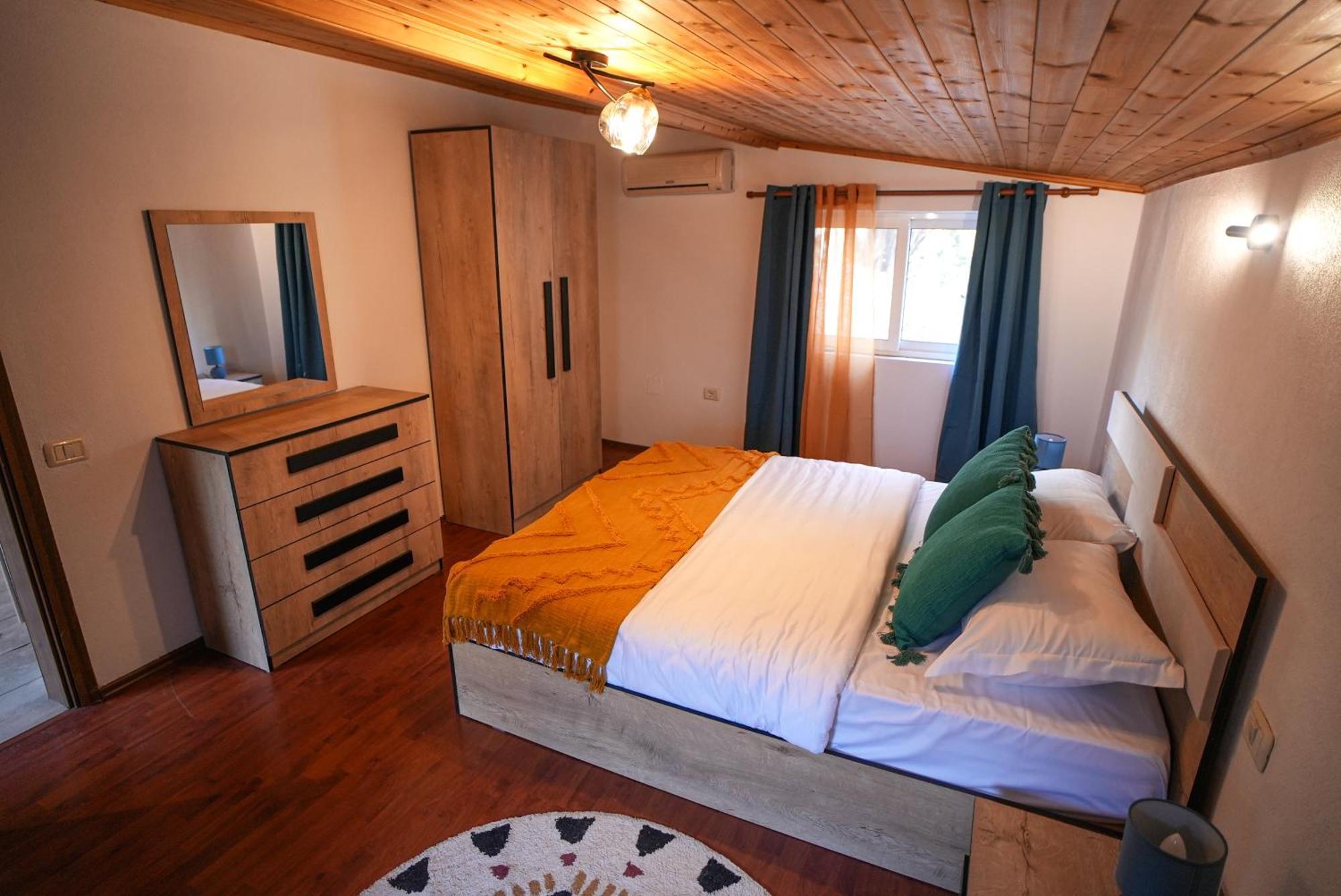 Grandpa House-attic App 4 * Tirana